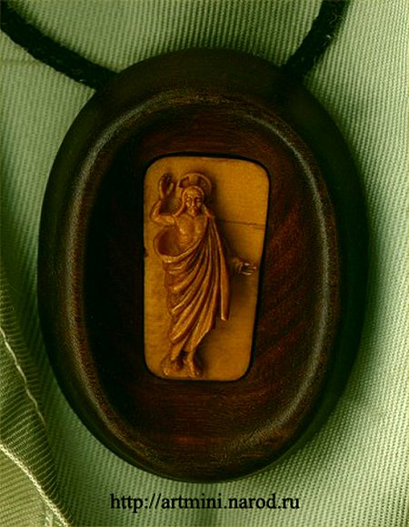 Медальон с изображением Христа.